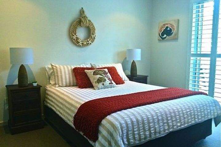 Room 6 of 16