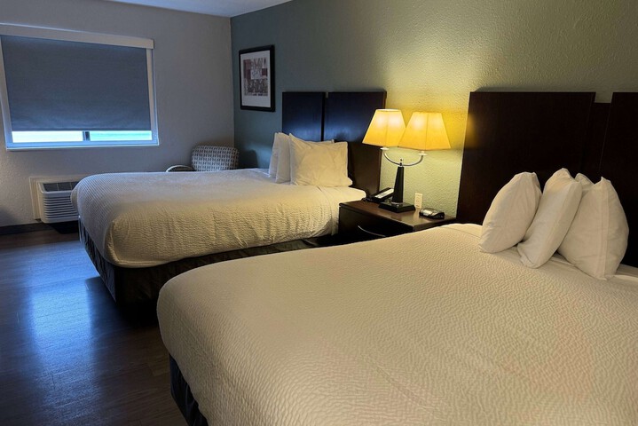 Double Accessible Queen Size Bed (9 of 13)