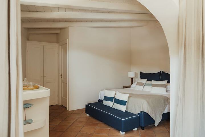 Room 4 of 40