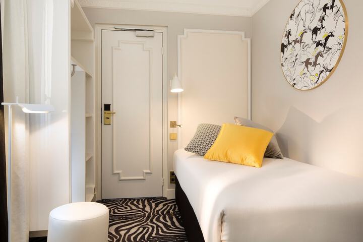 Room 10 of 20