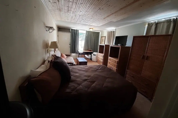 Room 2 of 11