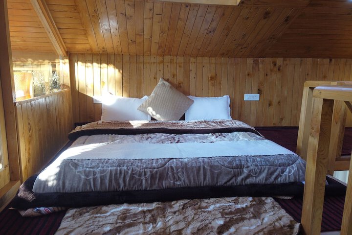 Room 9 of 34