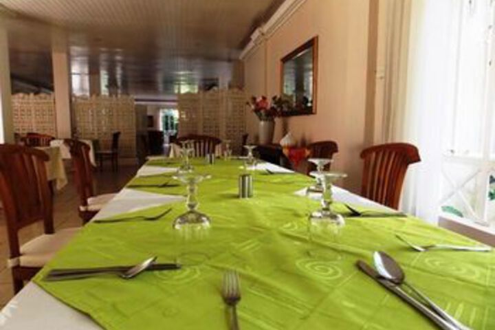 Dining 46 of 51