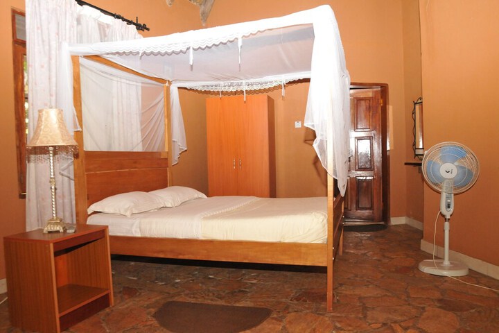 Room 15 of 38