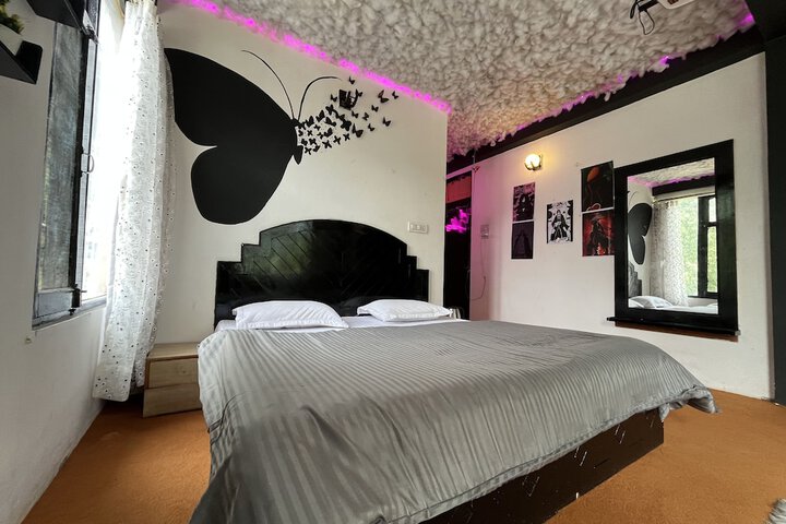 Room 9 of 49