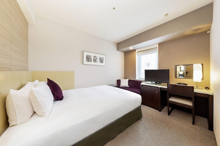 Room 10 of 19