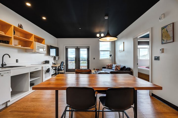Room 33 of 77
