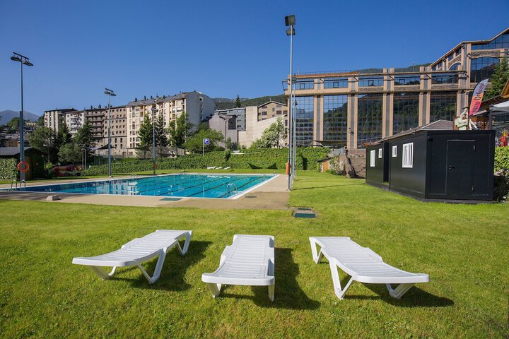 Pools & Facilities
