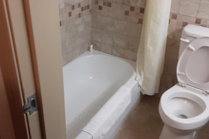 Room 17 of 28