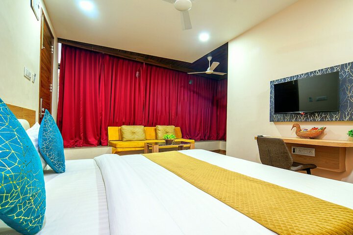 Room 8 of 28