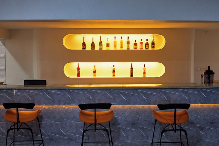 Lounge 49 of 82