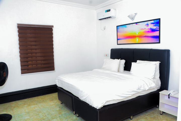 Room 6 of 13