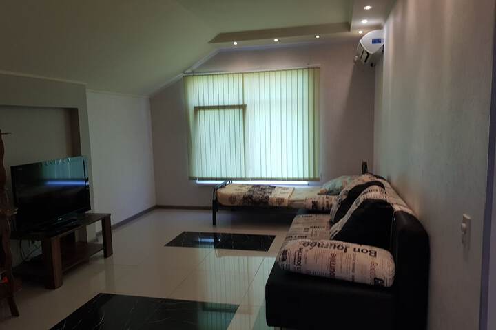 Room 4 of 23