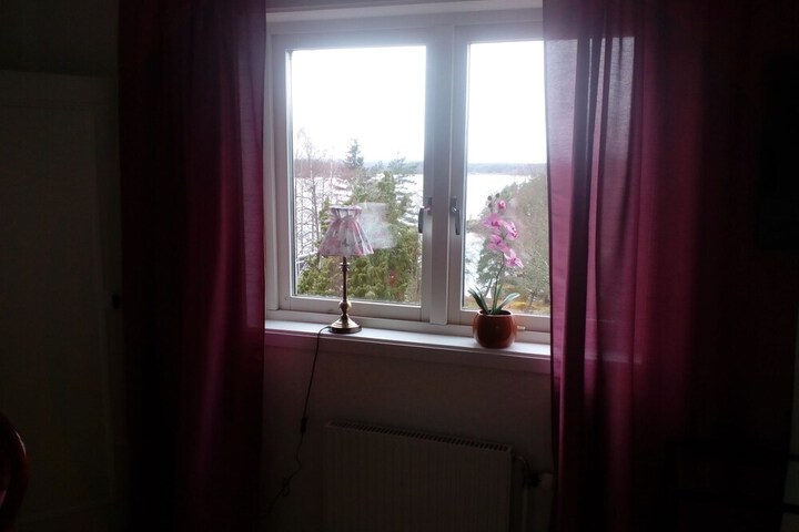 Room 4 of 63
