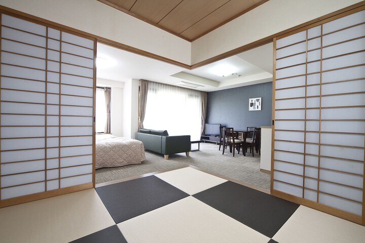 Room 9 of 24