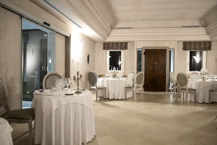 Ballroom/Hall 45 of 71