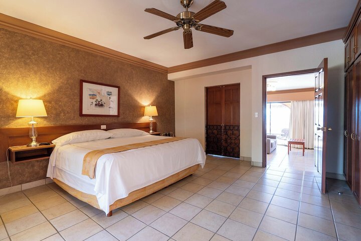Room 5 of 125