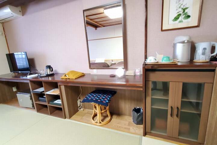 Room 4 of 96
