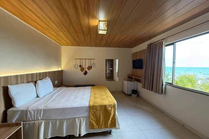 Room 14 of 102
