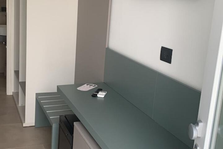 Room 8 of 125