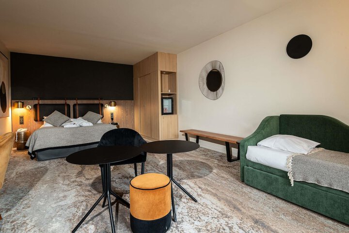 Room 10 of 94