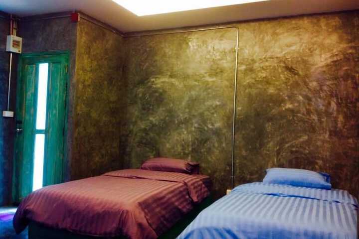Room 8 of 22