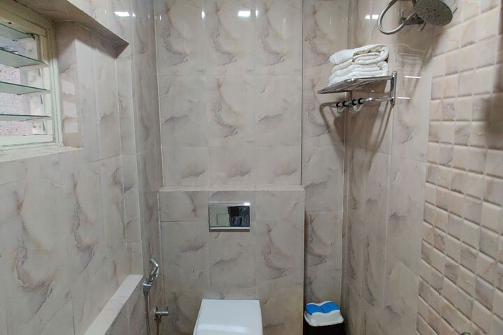 Room 3 of 40