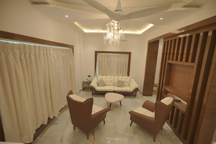 Room 6 of 8