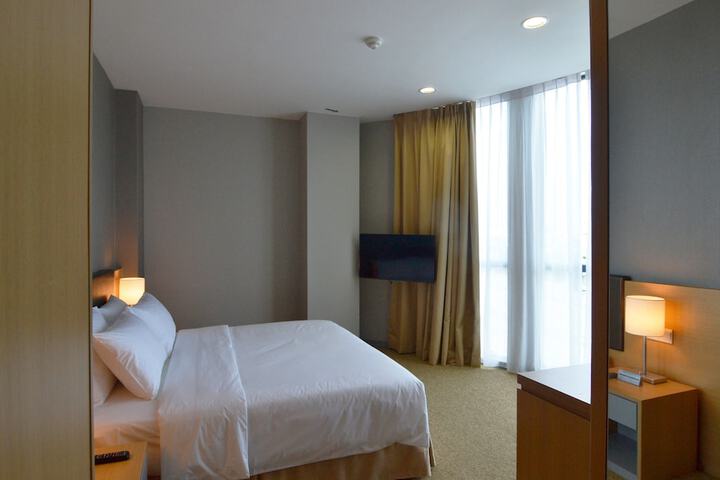 Room 28 of 42
