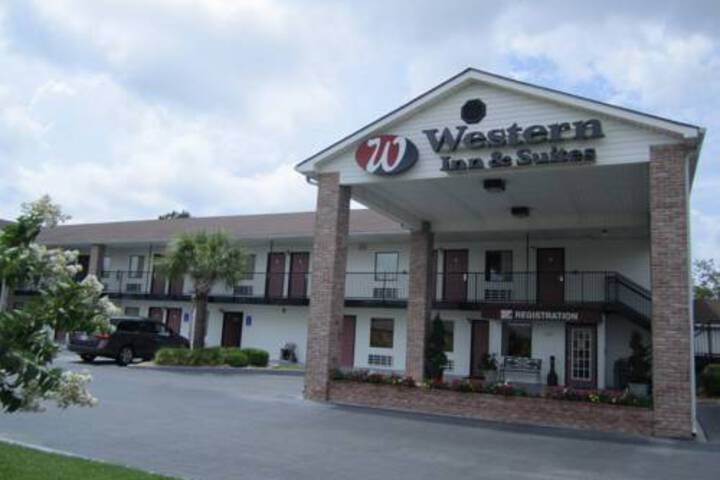 Photo of WESTERN INN & SUITES