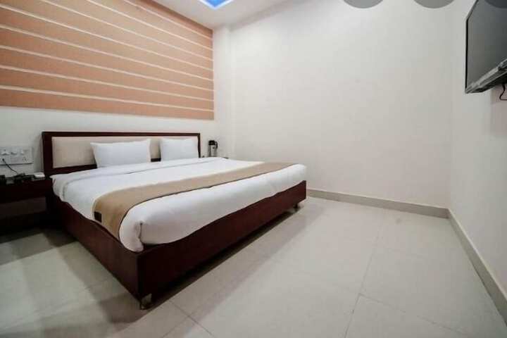 Room 7 of 14