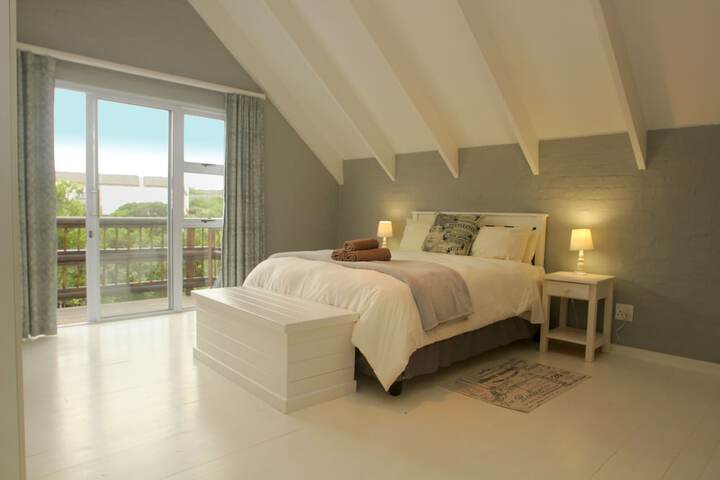 Room 3 of 138