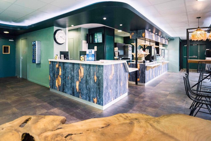 Hotel Entry