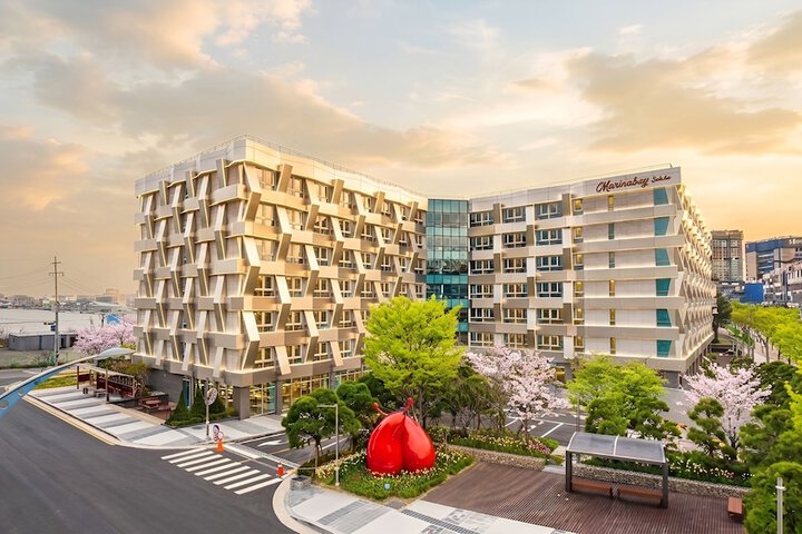 Exterior of Sokcho Marina Bay hotel