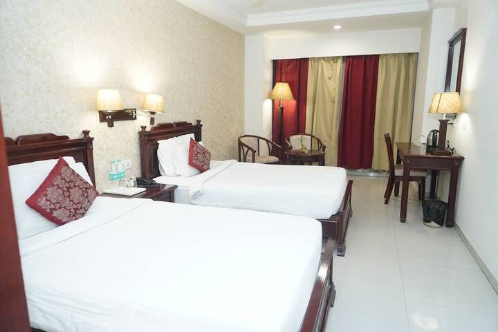 Room 4 of 12