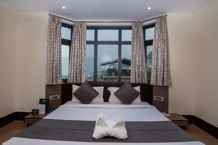 Room 32 of 60