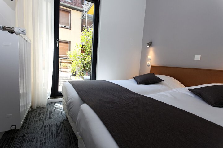 Room 28 of 68