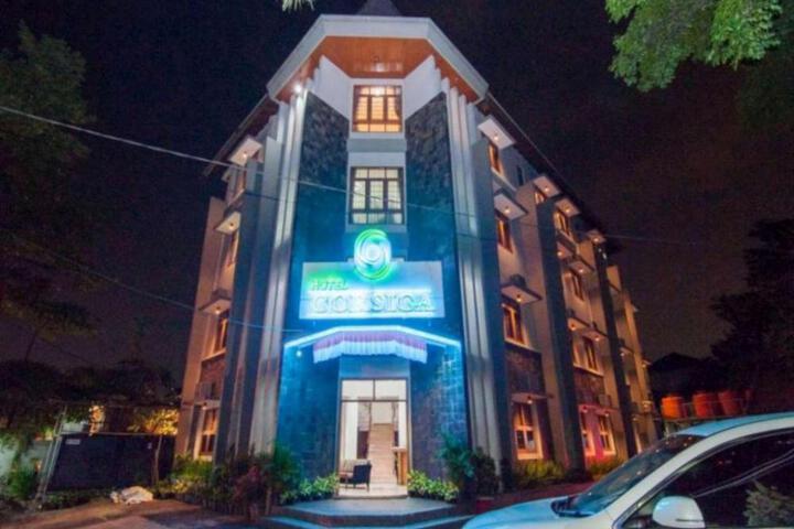 Corsica Hotel