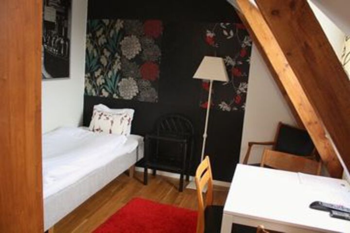 Room 25 of 43