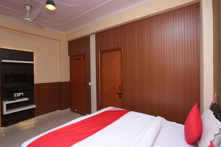 OYO 28264 CHIRAG HOUSE