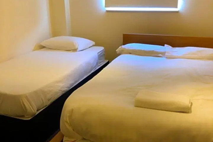 Room 3 of 16
