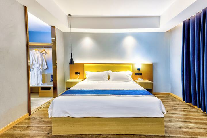 Room 10 of 68