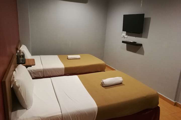 Room 8 of 39