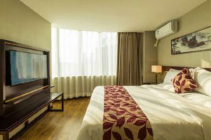 Room 13 of 25