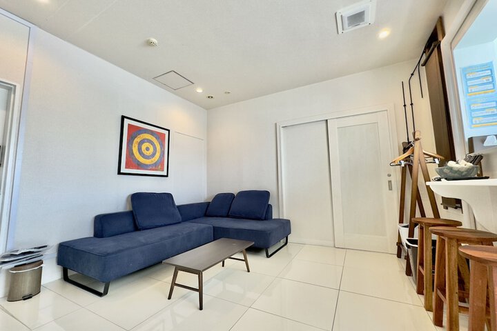Room 14 of 193
