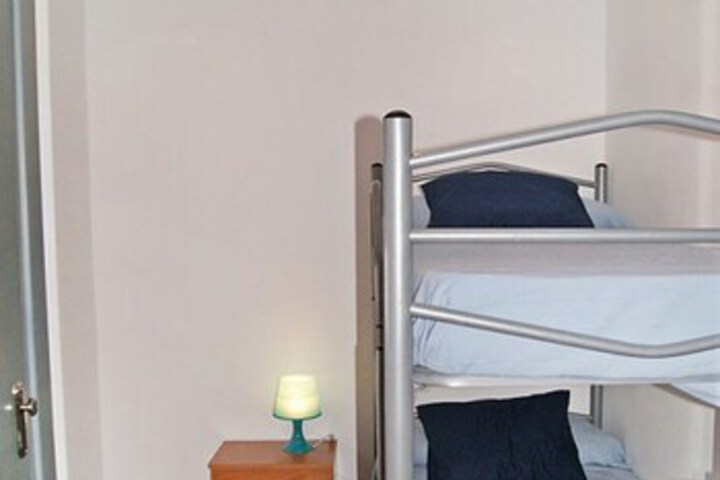 Room 6 of 11