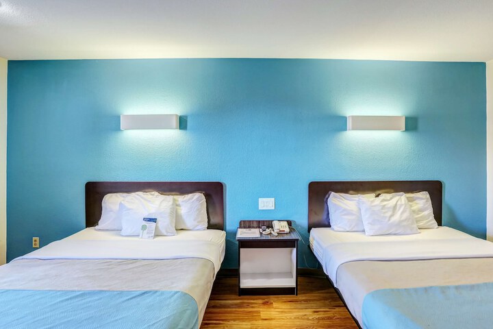 2 Queen Beds (11 of 28)