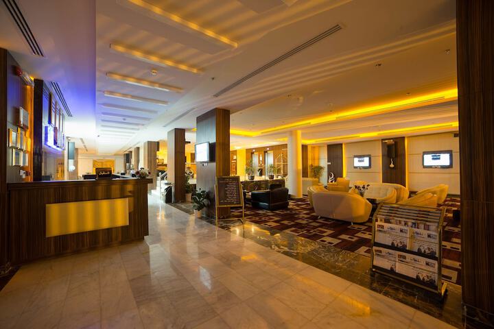 Entrance & Lobby