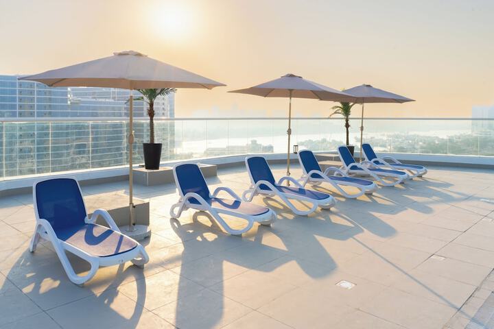Sundeck 77 of 82