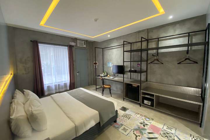 Room 35 of 69